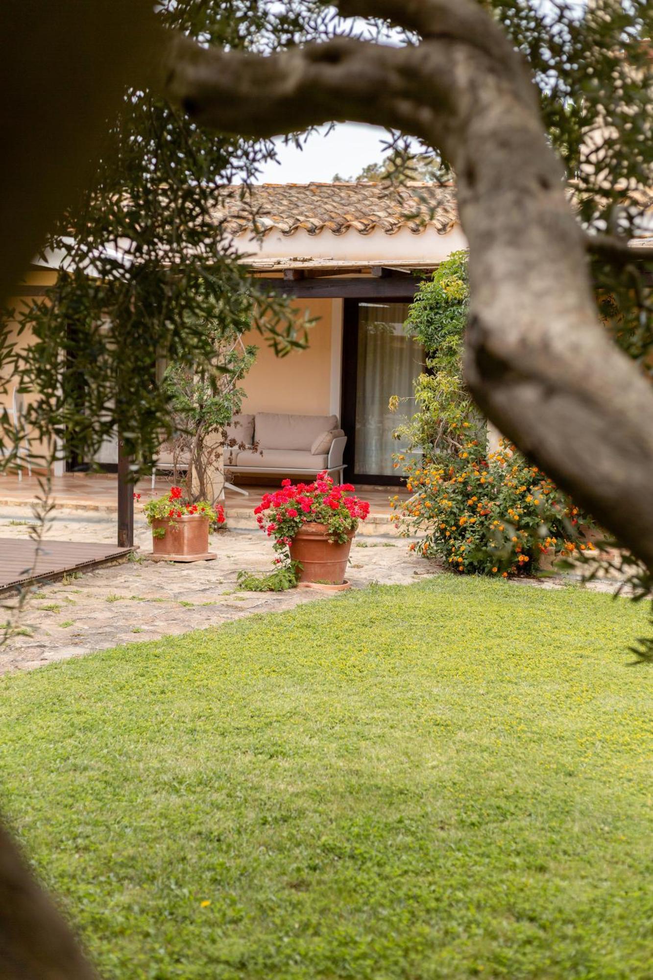 Porto Giunco Aparthotel
