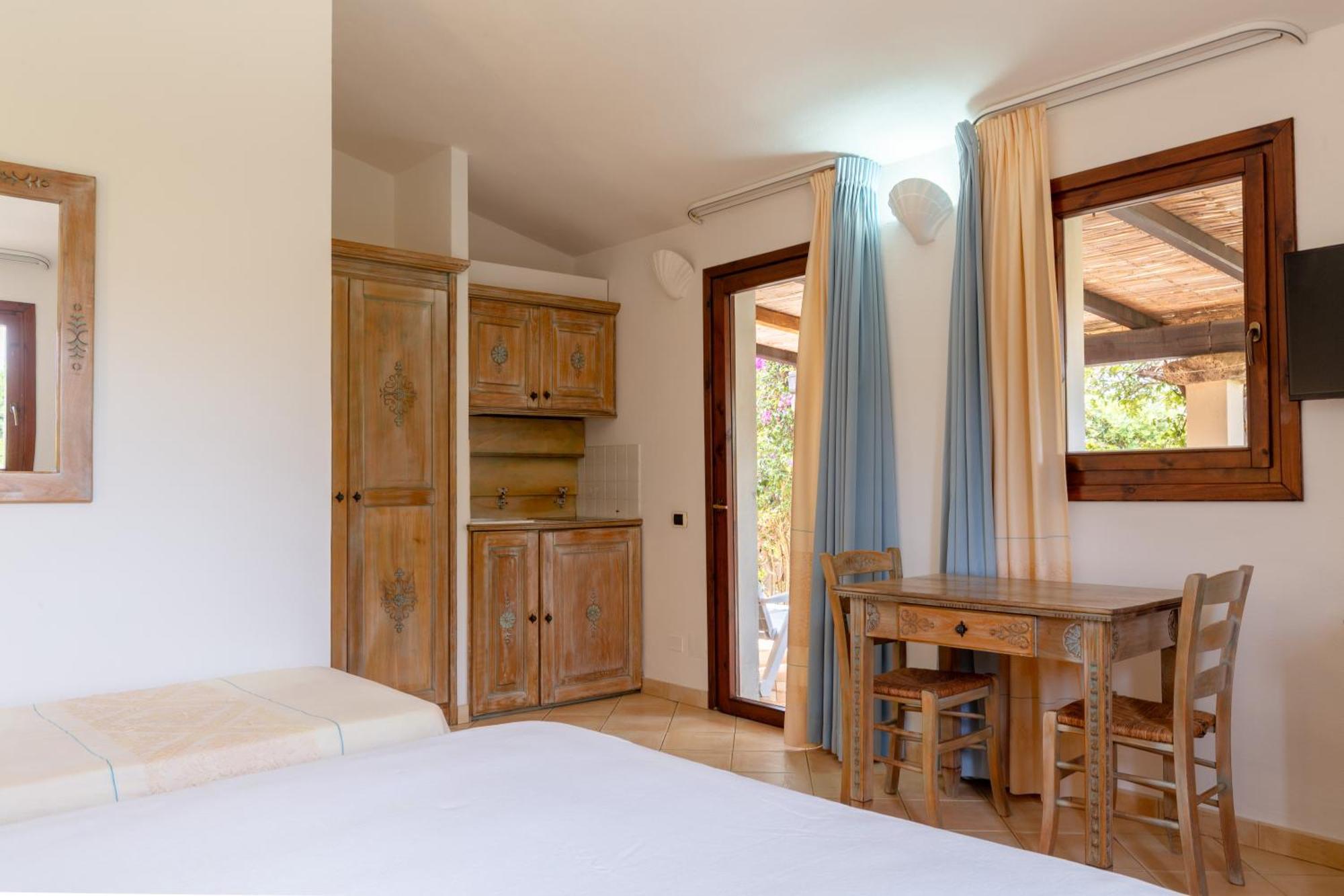 Porto Giunco Aparthotel